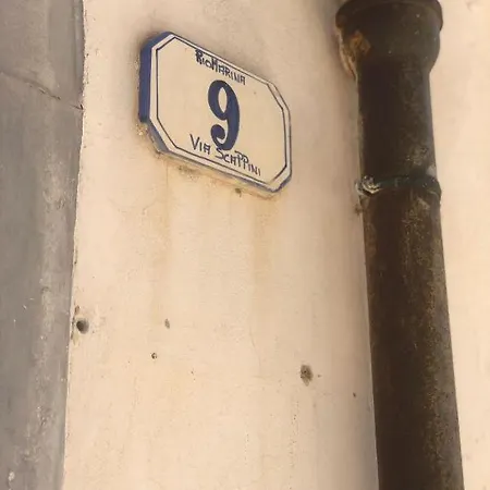 Via Scappini 아파트